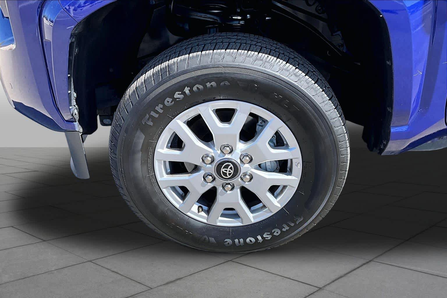 Used 2025 Toyota Tacoma SR5 AWD/4WD image 11