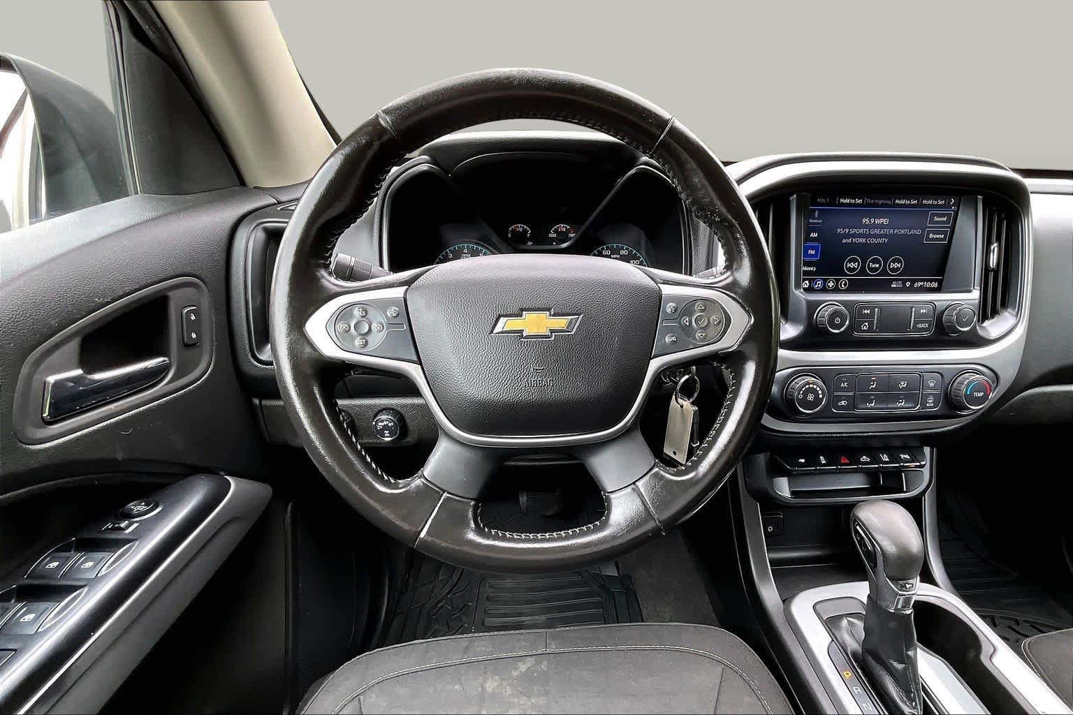 Used 2022 Chevrolet Colorado LT w/ Safety Package AWD/4WD image 6