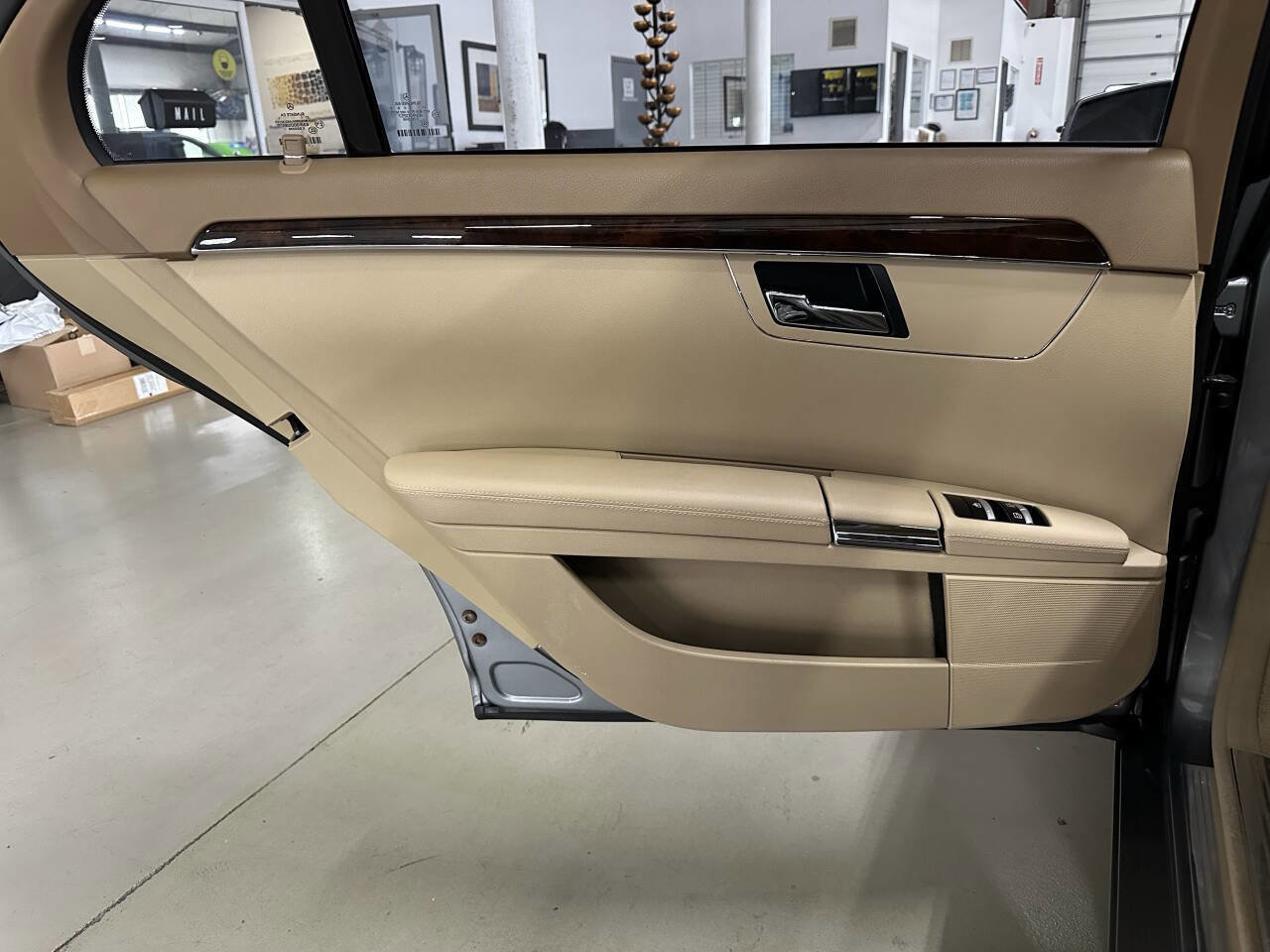 Used 2011 Mercedes-Benz S 550 4MATIC image 12