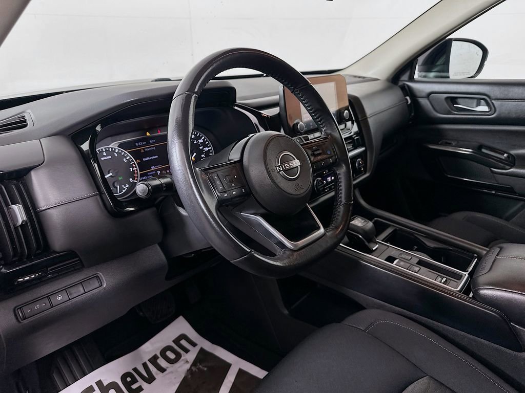Used 2022 Nissan Pathfinder SV w/ SV Black Package image 9