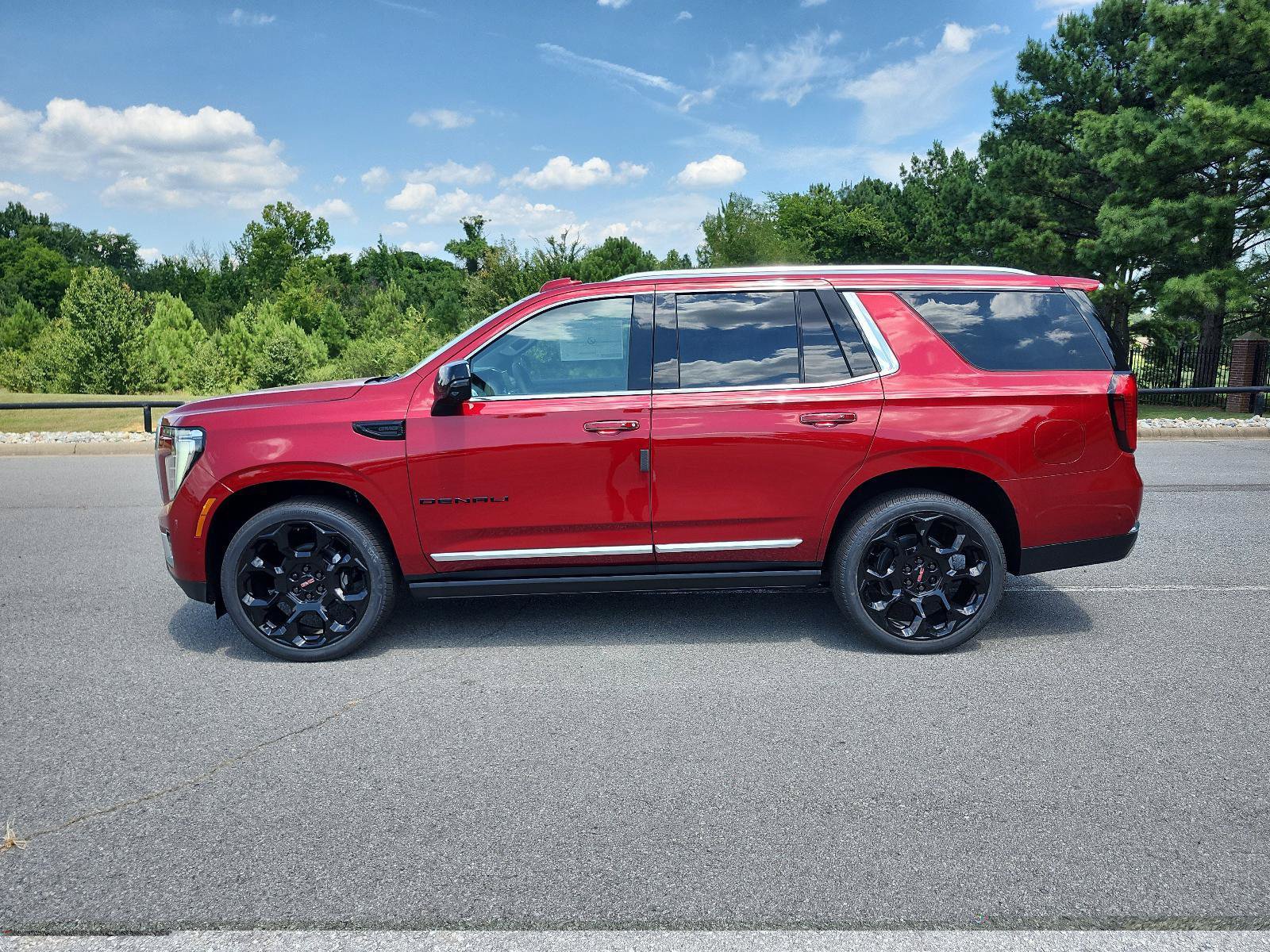 New 2026 GMC Yukon Denali w/ Denali Reserve Package AWD/4WD image 2