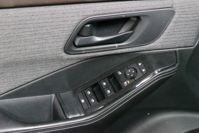 Used 2021 Nissan Rogue S AWD/4WD image 12