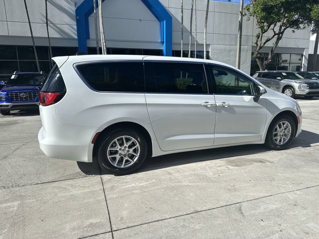 Used 2023 Chrysler Voyager LX FWD image 36
