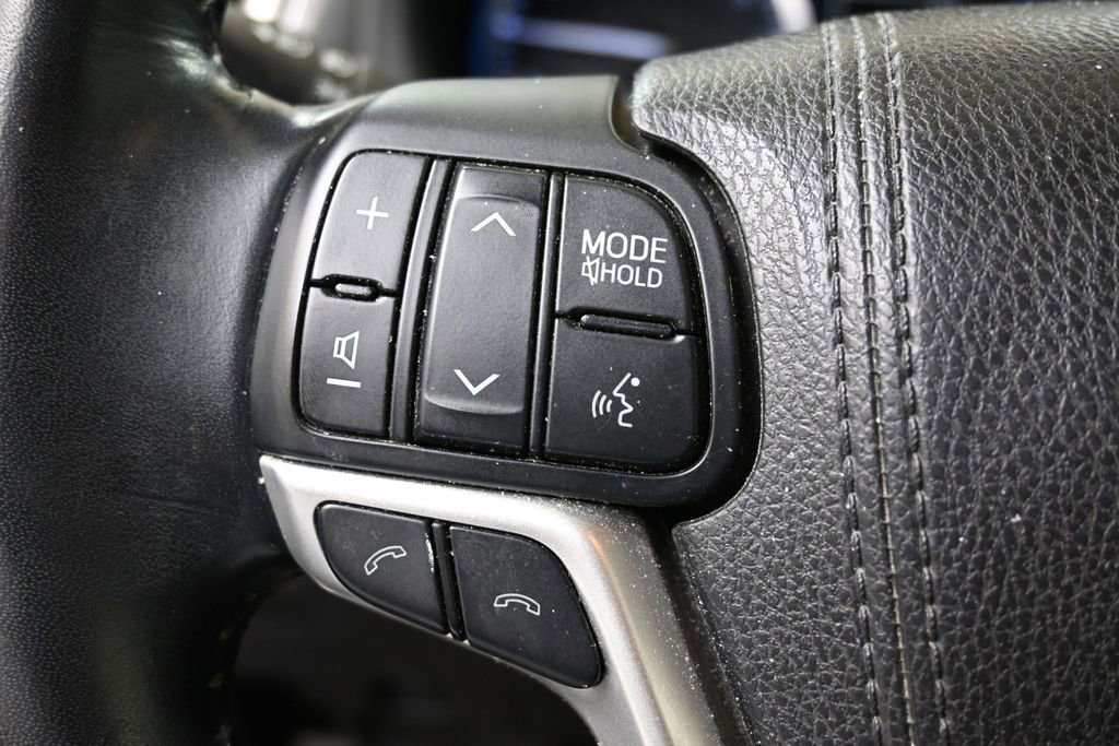 Used 2018 Toyota Highlander XLE AWD/4WD image 25