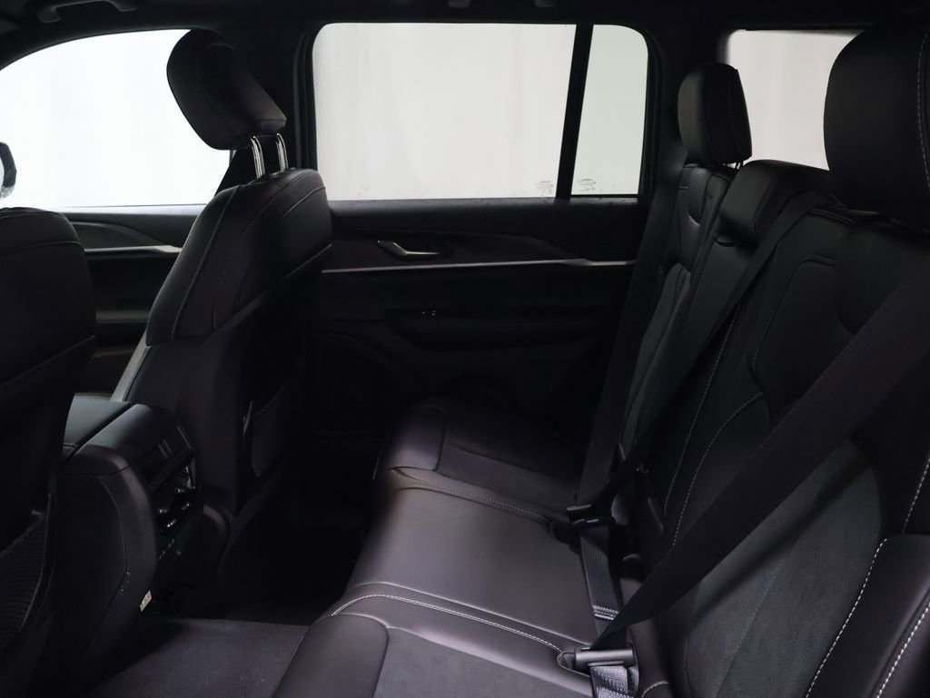 New 2026 Jeep Grand Cherokee Laredo image 11