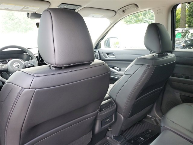 New 2025 Nissan Pathfinder SL w/ Black Appearance Package image 25