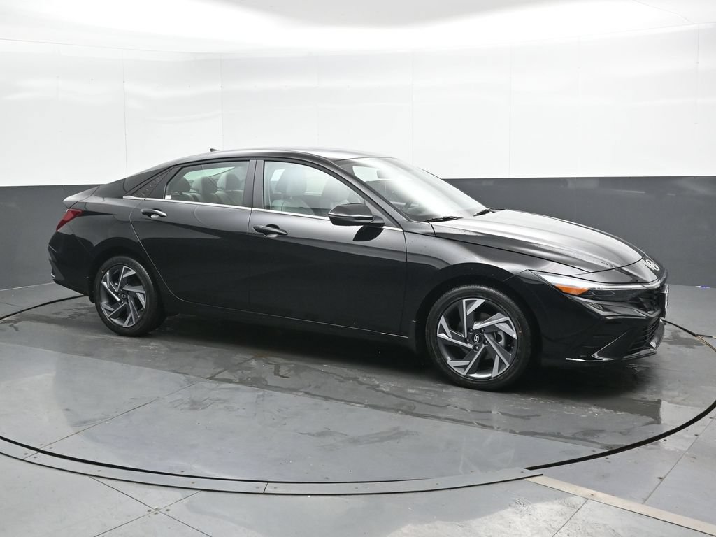 New 2026 Hyundai Elantra Limited FWD image 4