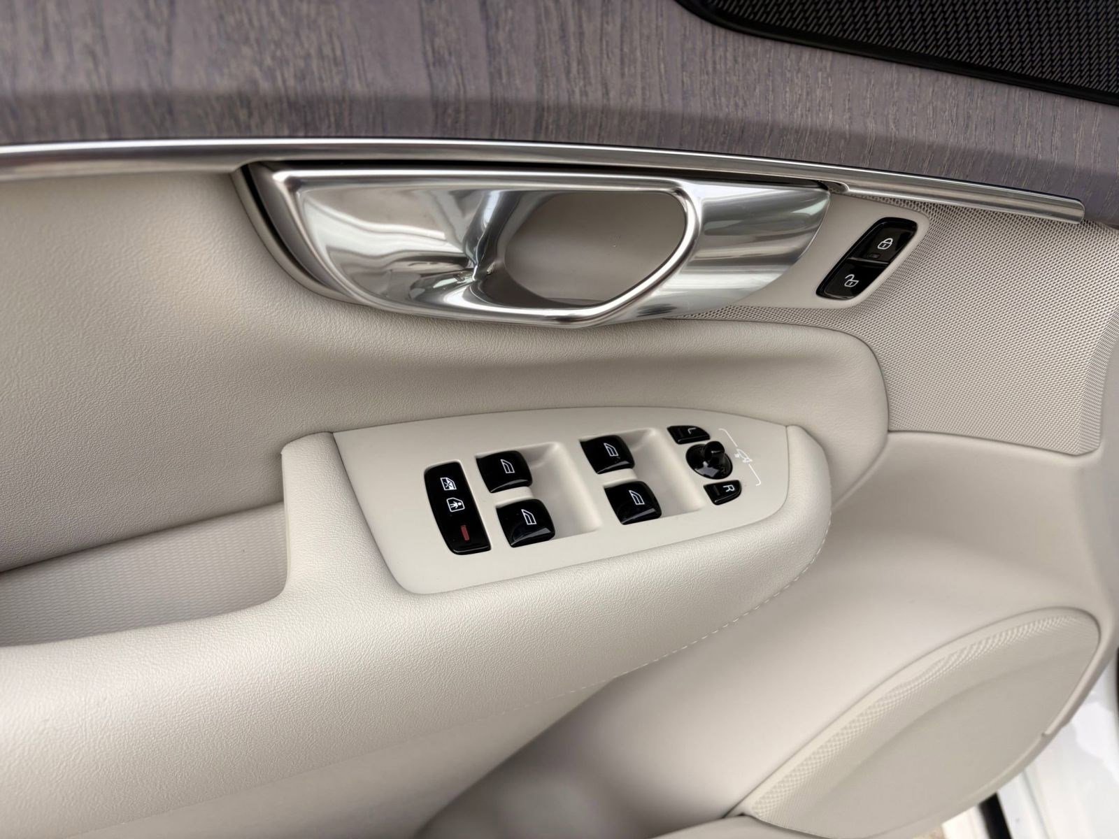 New 2026 Volvo XC90 T8 Ultra image 13