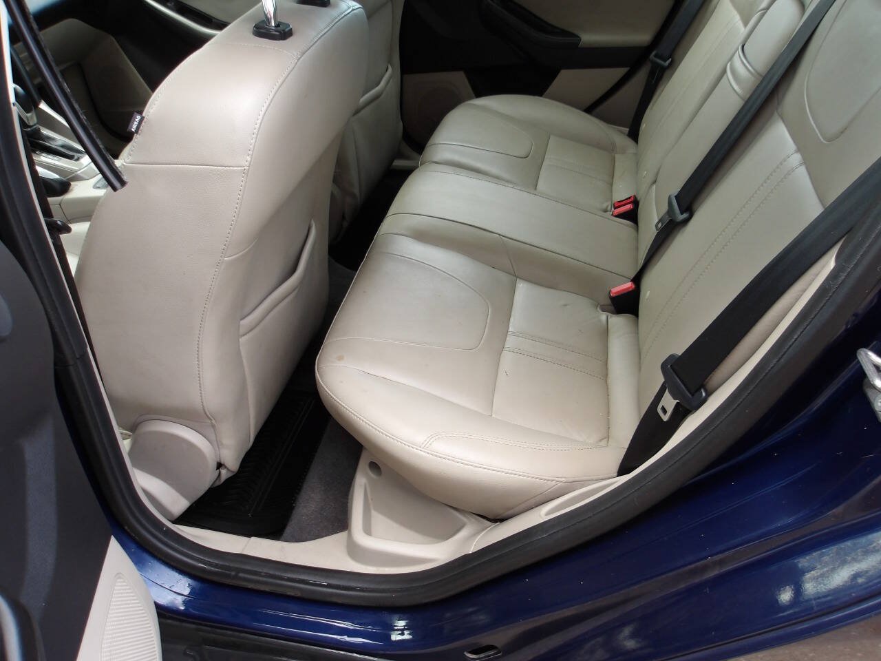 Used 2012 Ford Focus SEL FWD image 23