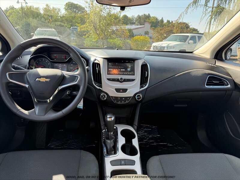 Used 2017 Chevrolet Cruze LS FWD image 9