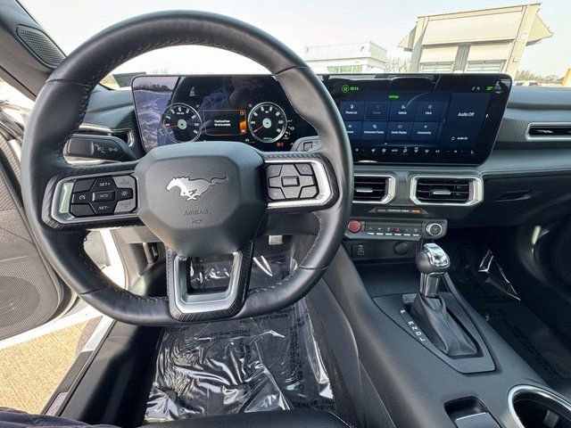 Used 2025 Ford Mustang Premium image 19