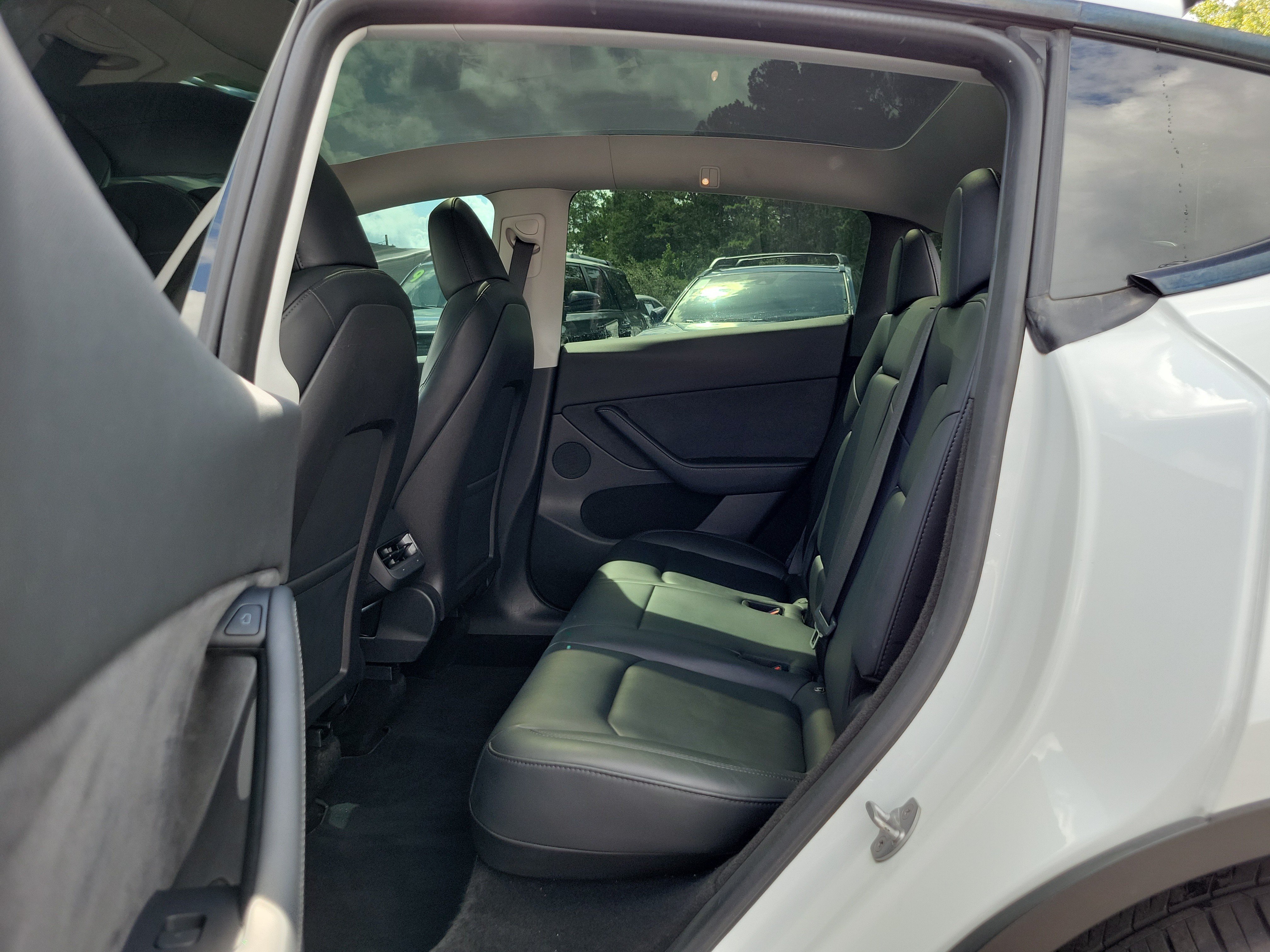 Used 2023 Tesla Model Y Long Range AWD/4WD image 22