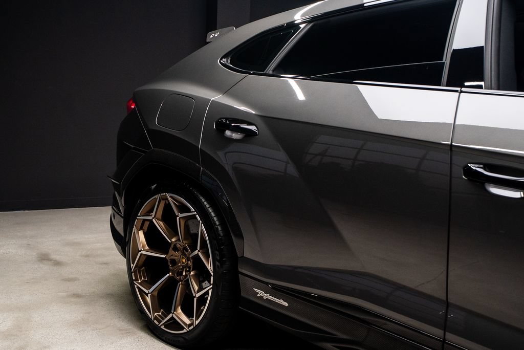 Used 2023 Lamborghini Urus Performante AWD/4WD image 19