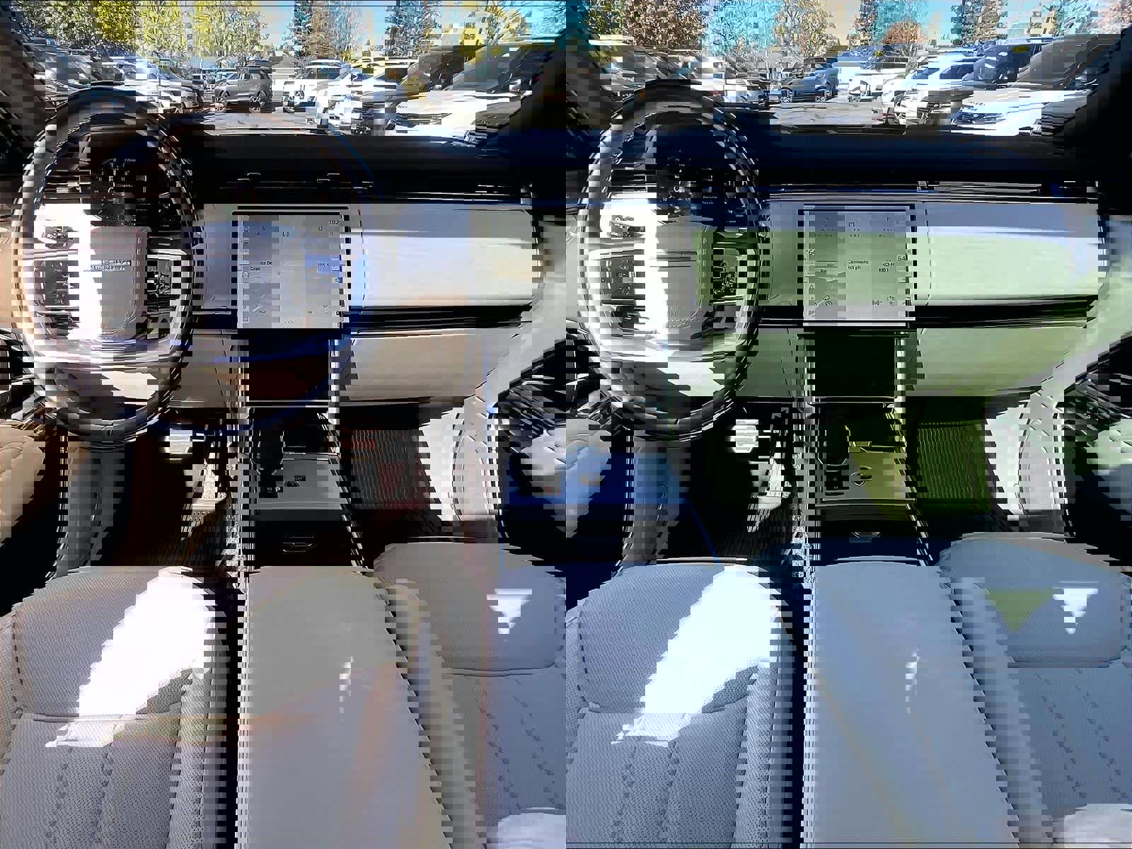 Used 2025 Land Rover Range Rover Long Wheelbase SE image 17