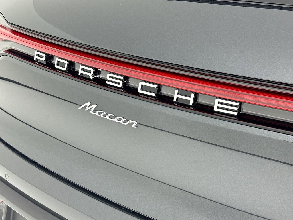 Certified 2025 Porsche Macan image 36