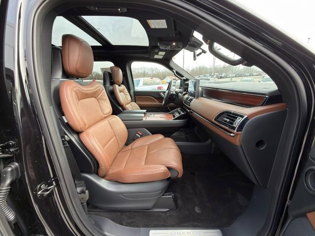Used 2024 Lincoln Navigator Reserve w/ Monochromatic Package AWD/4WD image 9