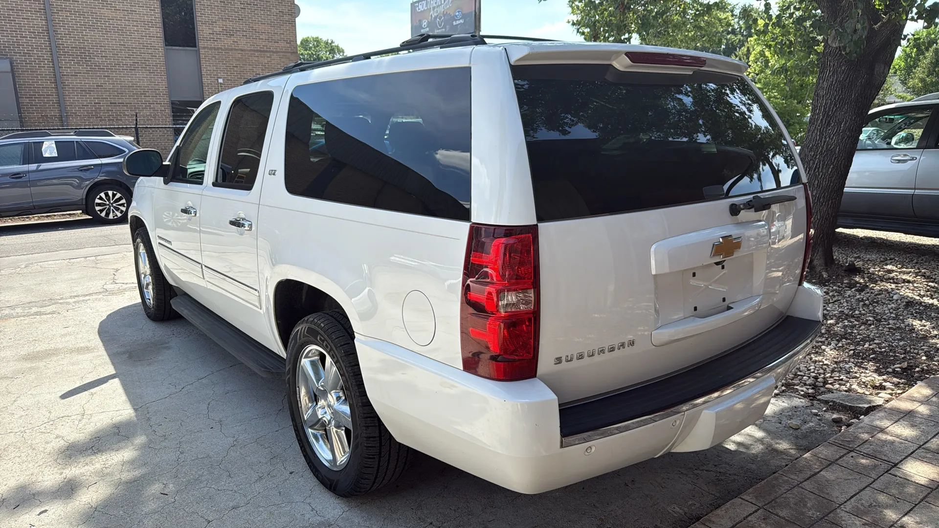 Used 2014 Chevrolet Suburban LTZ AWD/4WD image 7