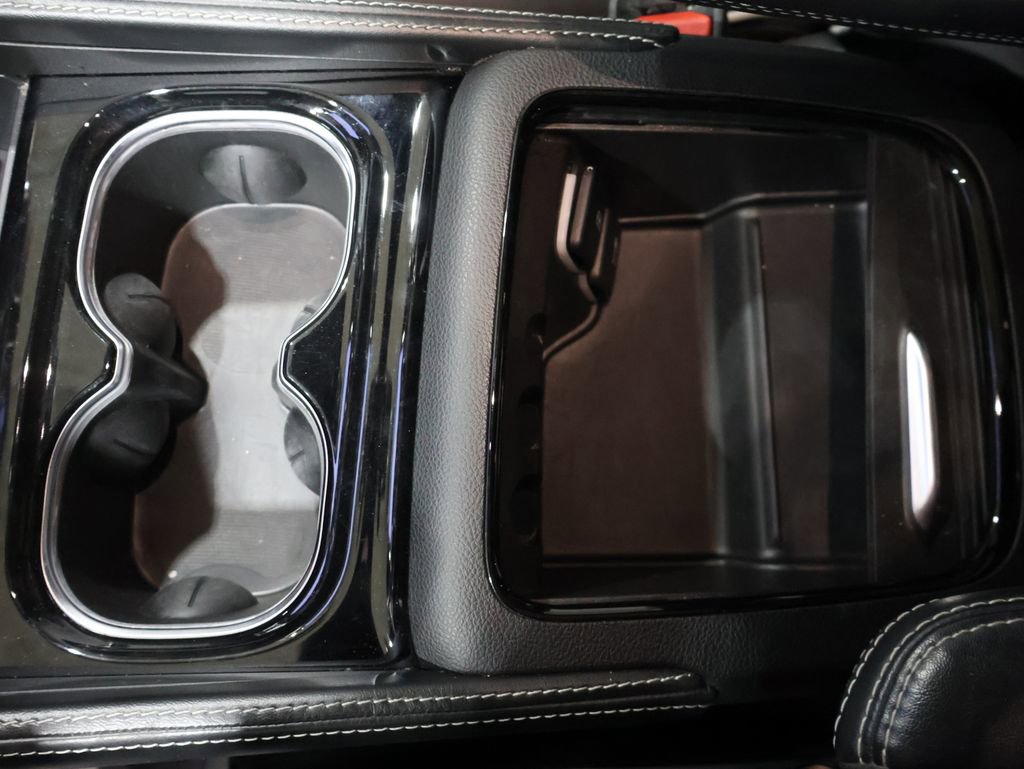 Certified 2025 Chrysler Pacifica Limited image 38