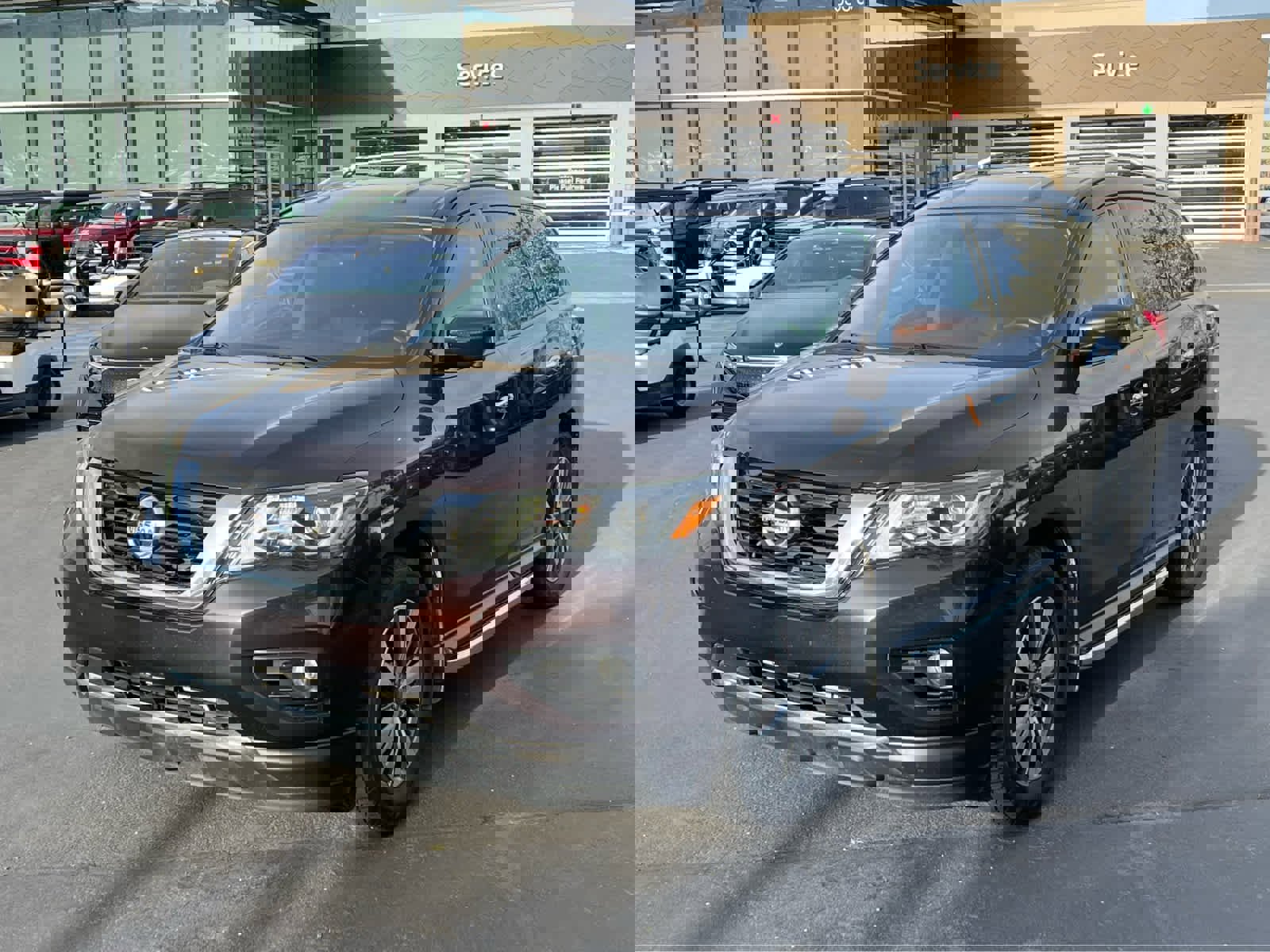 Used 2019 Nissan Pathfinder SL image 2