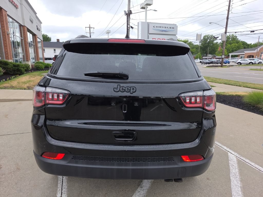 Certified 2018 Jeep Compass Latitude w/ Popular Equipment Group FWD image 9