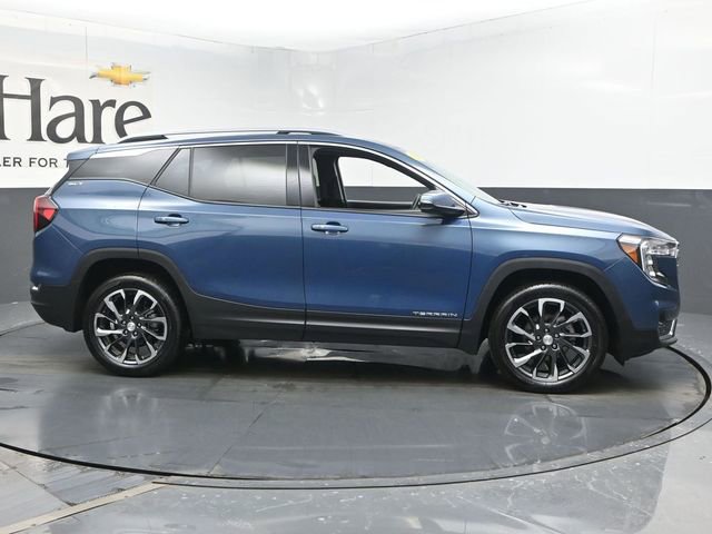 Used 2024 GMC Terrain SLT w/ Infotainment Package II image 1