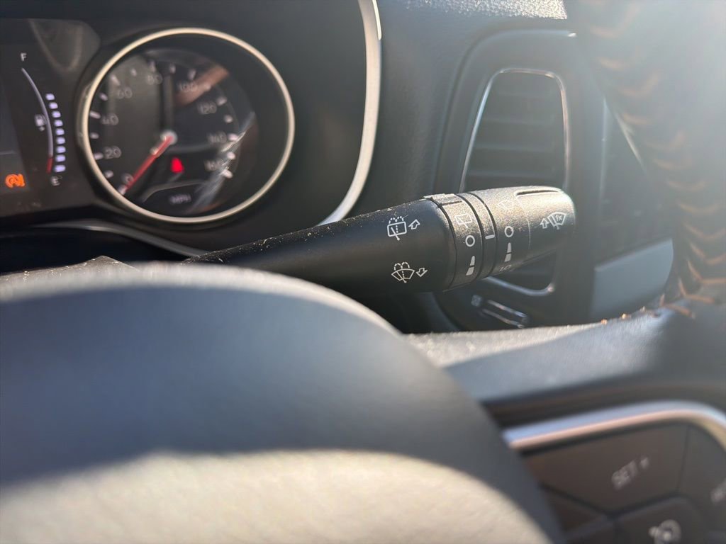 Used 2020 Jeep Compass Latitude w/ Cold Weather Group image 28