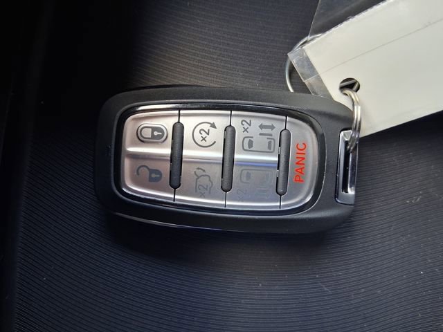 New 2026 Chrysler Pacifica Select w/ S Appearance Package image 28