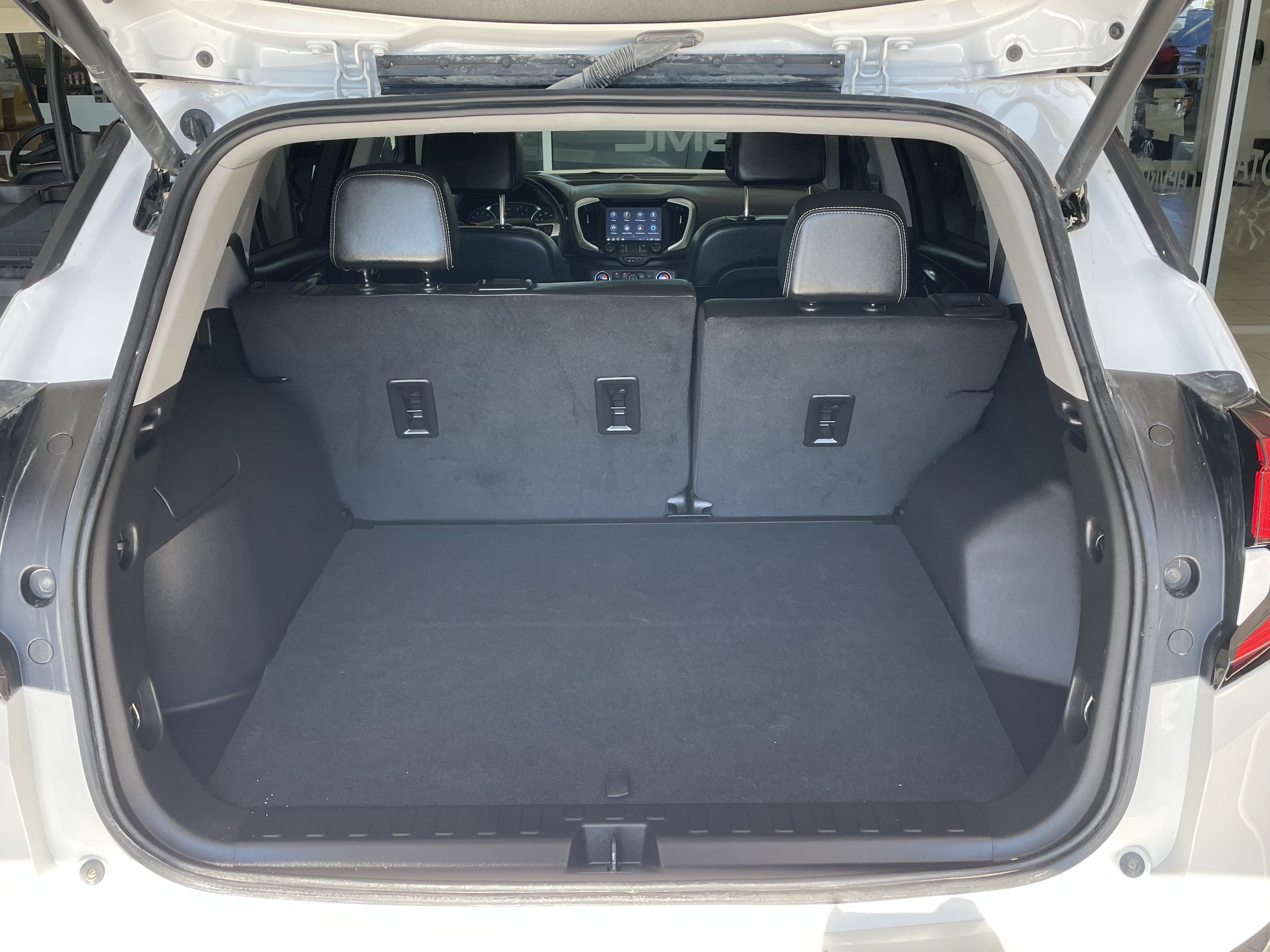 Certified 2024 GMC Terrain SLT w/ Tech Package FWD image 16