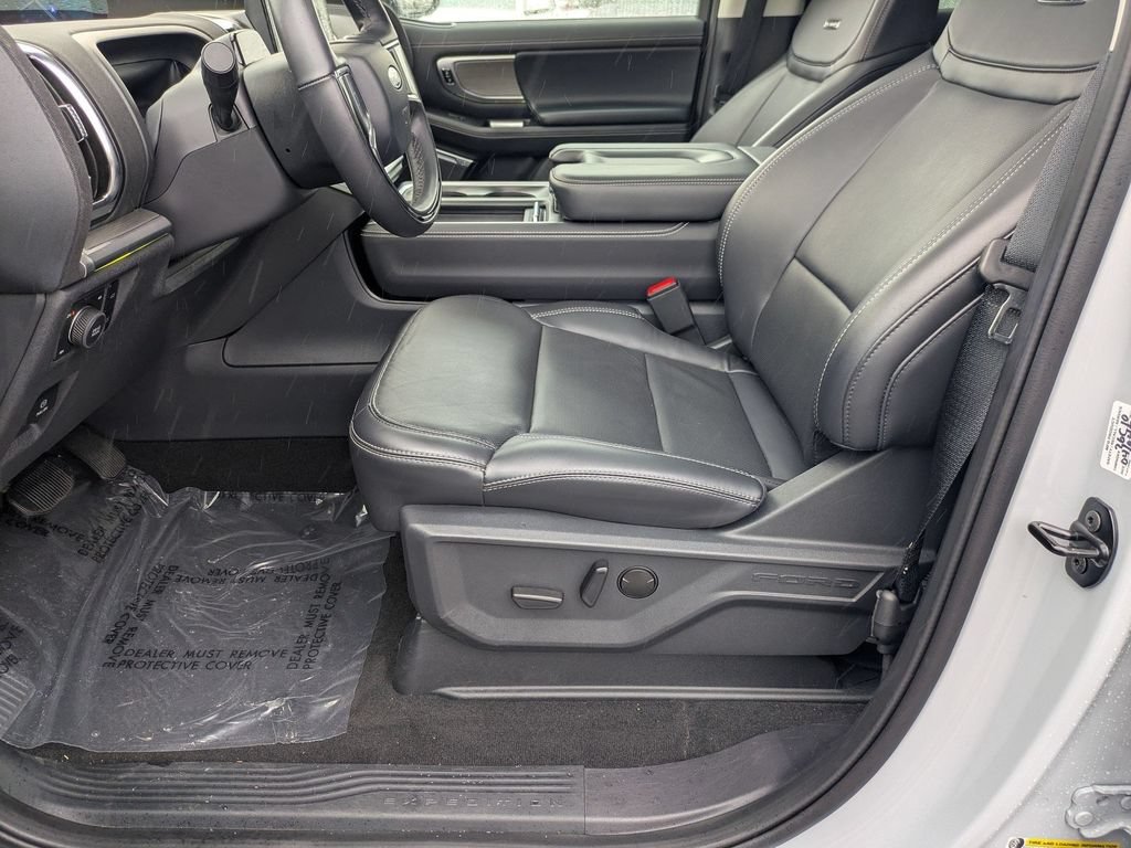 Used 2025 Ford Expedition Platinum AWD/4WD image 13