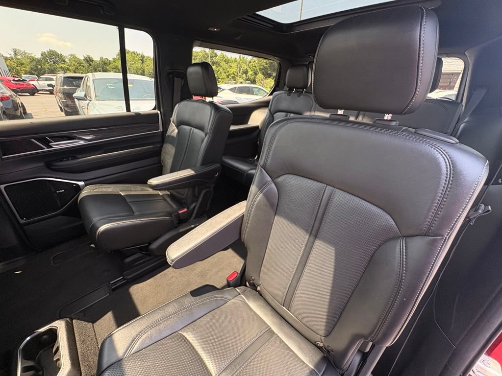 Used 2022 Jeep Wagoneer Series III w/ Premium Group I AWD/4WD image 26