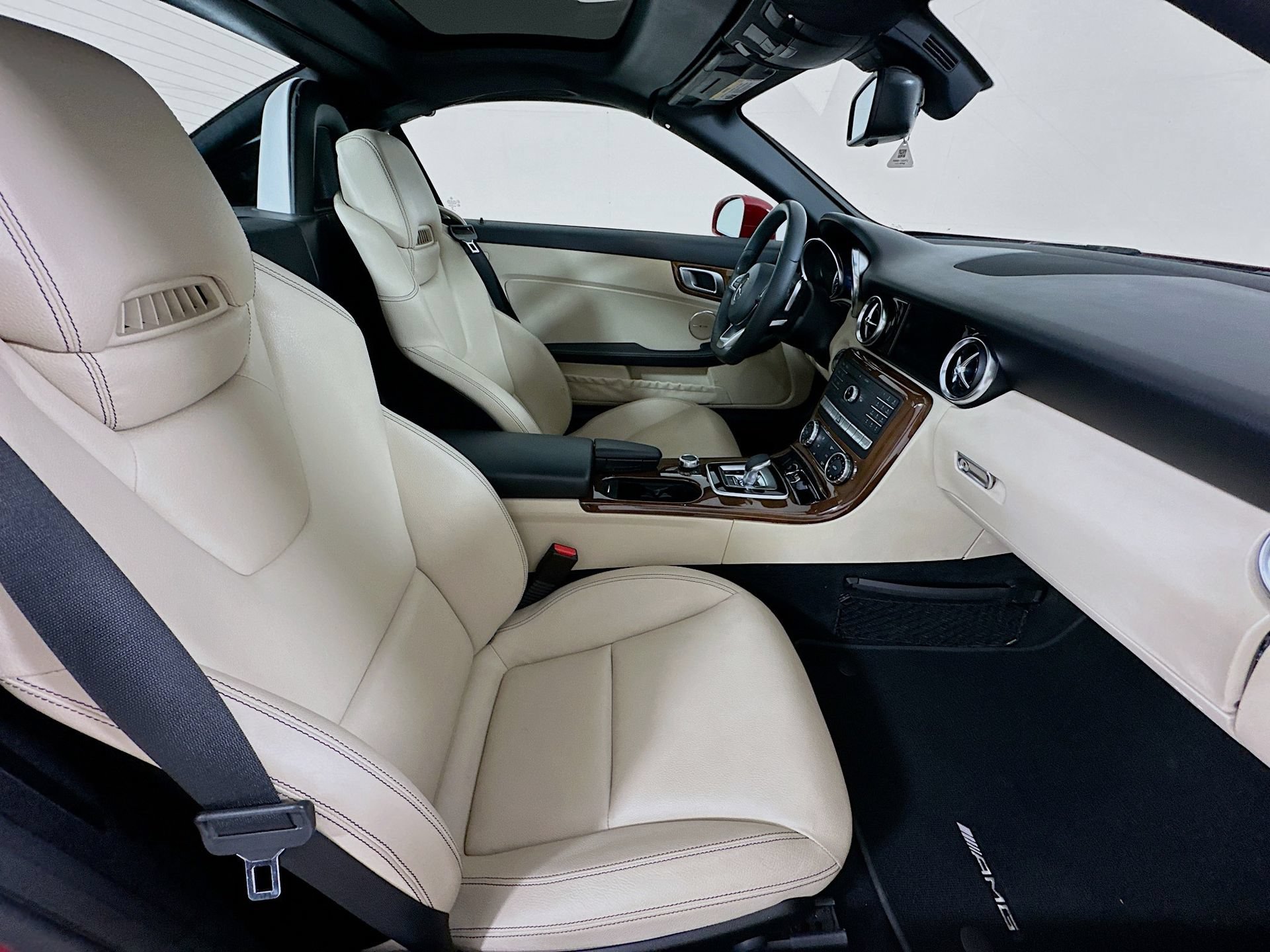 Used 2017 Mercedes-Benz SLC 300 image 27