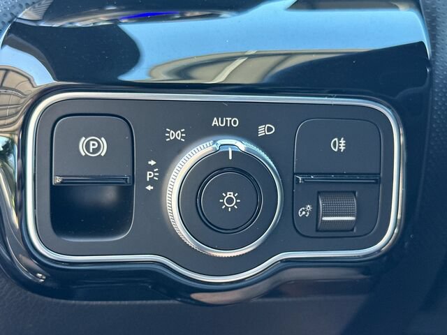 Used 2020 Mercedes-Benz A 220 image 32