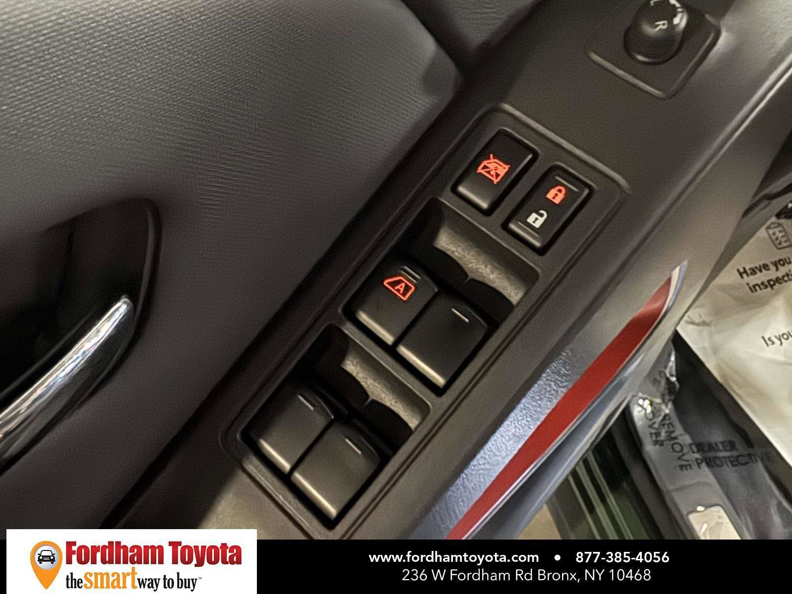 Used 2022 Nissan Frontier PRO-4X image 16