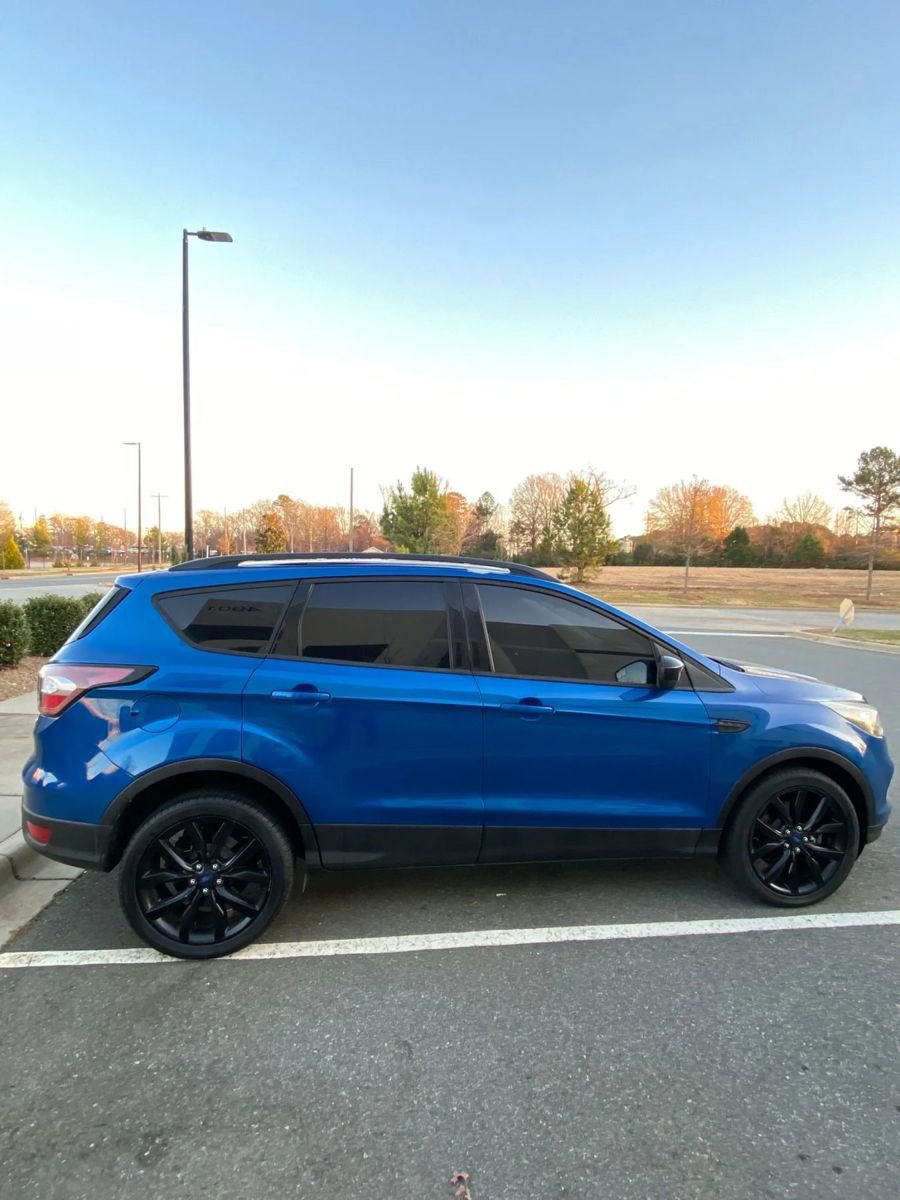 Used 2017 Ford Escape SE w/ SE Sport Appearance Package image 8