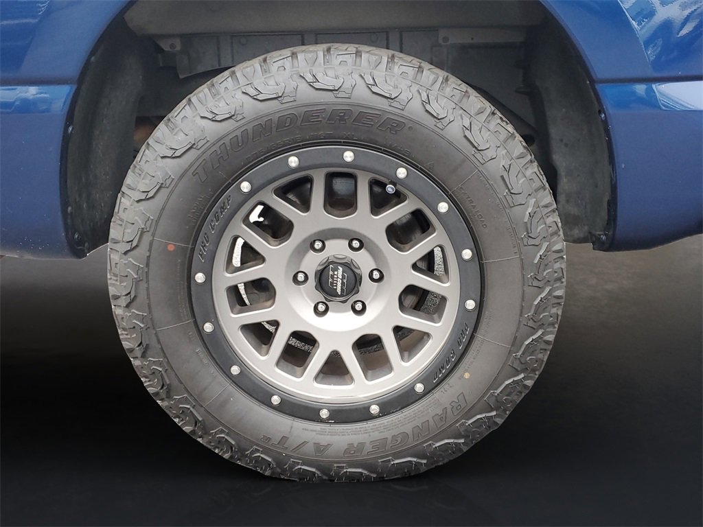 Used 2019 Nissan Titan SV image 5