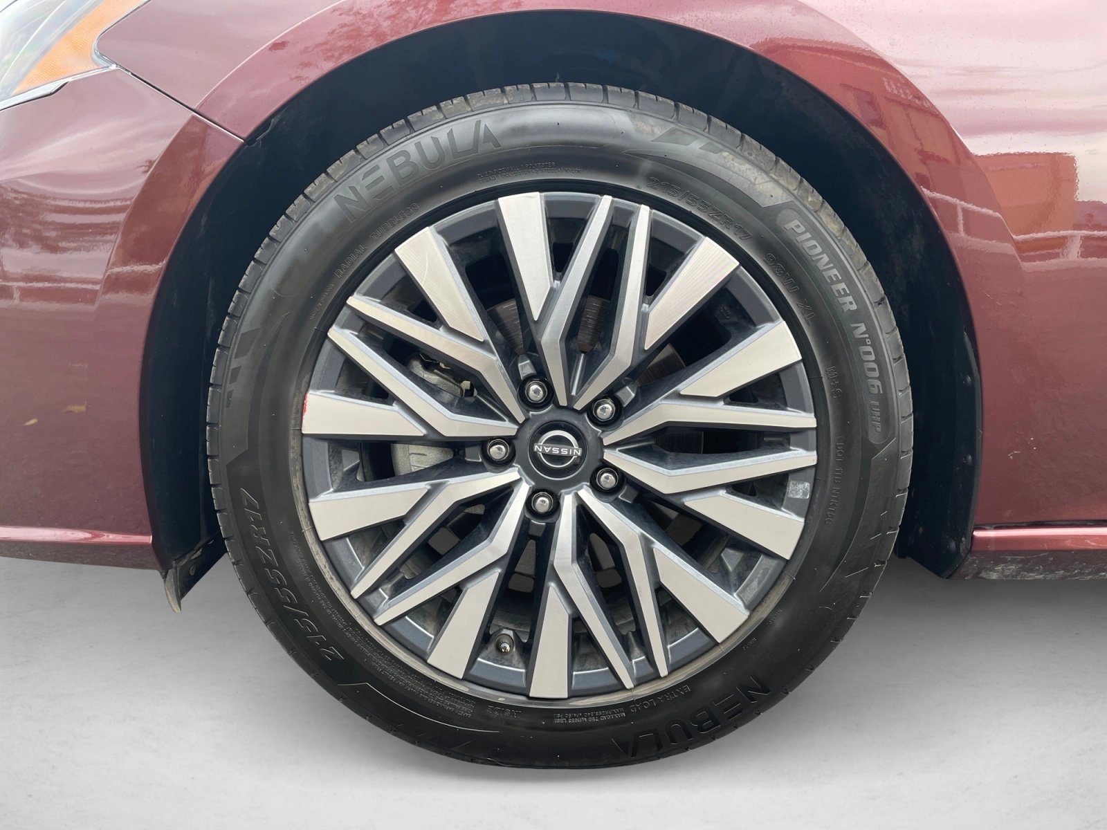 Used 2025 Nissan Altima 2.5 SV FWD image 9