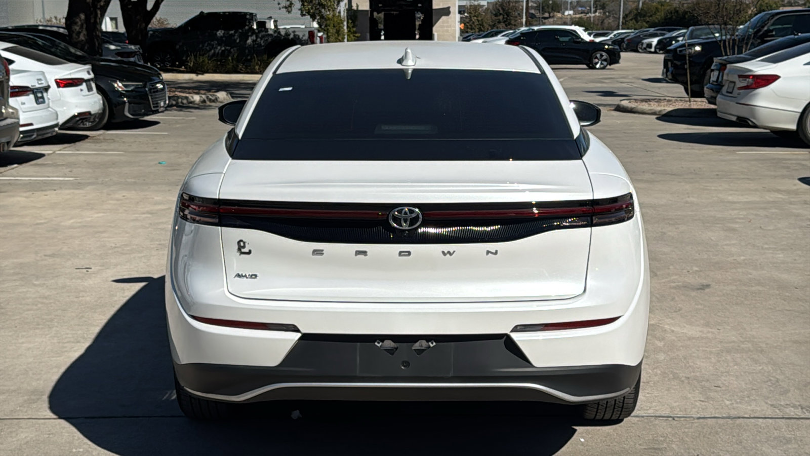 Used 2023 Toyota Crown Limited image 6