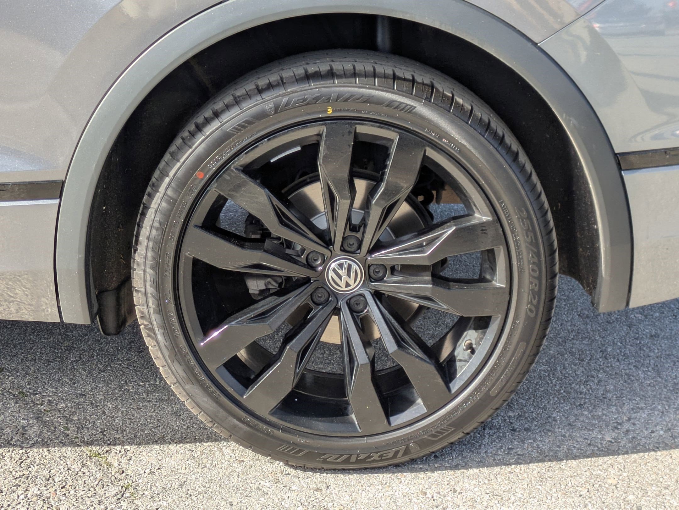 Used 2021 Volkswagen Tiguan SE image 9