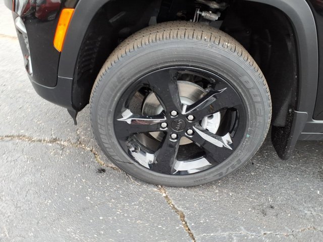 New 2025 Jeep Grand Cherokee Altitude image 6