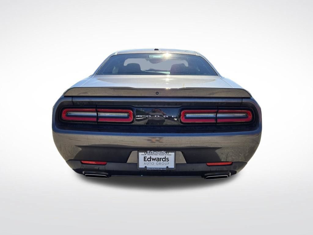 Used 2019 Dodge Challenger SXT RWD image 4