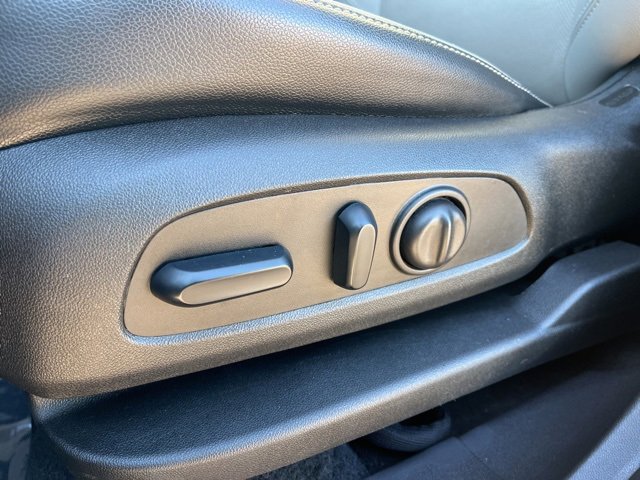 Used 2024 GMC Terrain SLT image 15