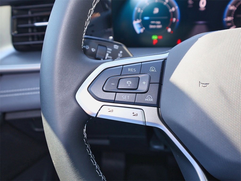 New 2025 Volkswagen Tiguan SE image 22