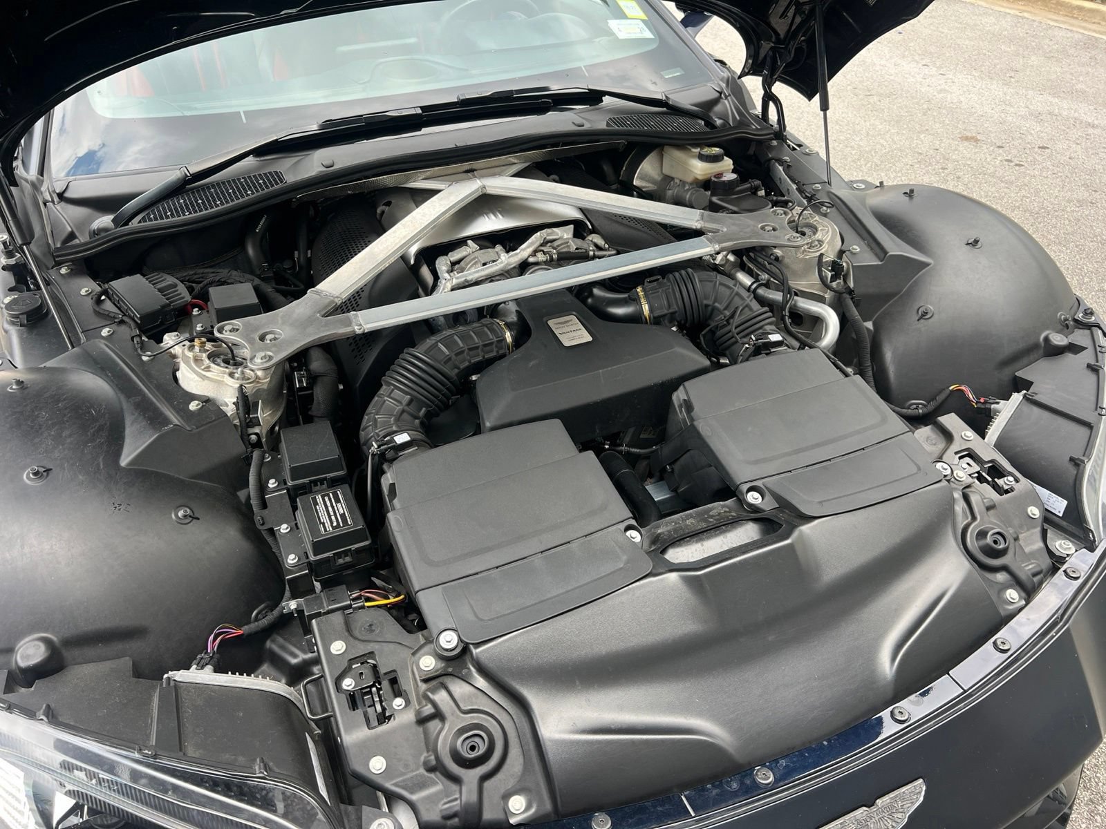 Used 2020 Aston Martin V8 Vantage Coupe RWD image 31