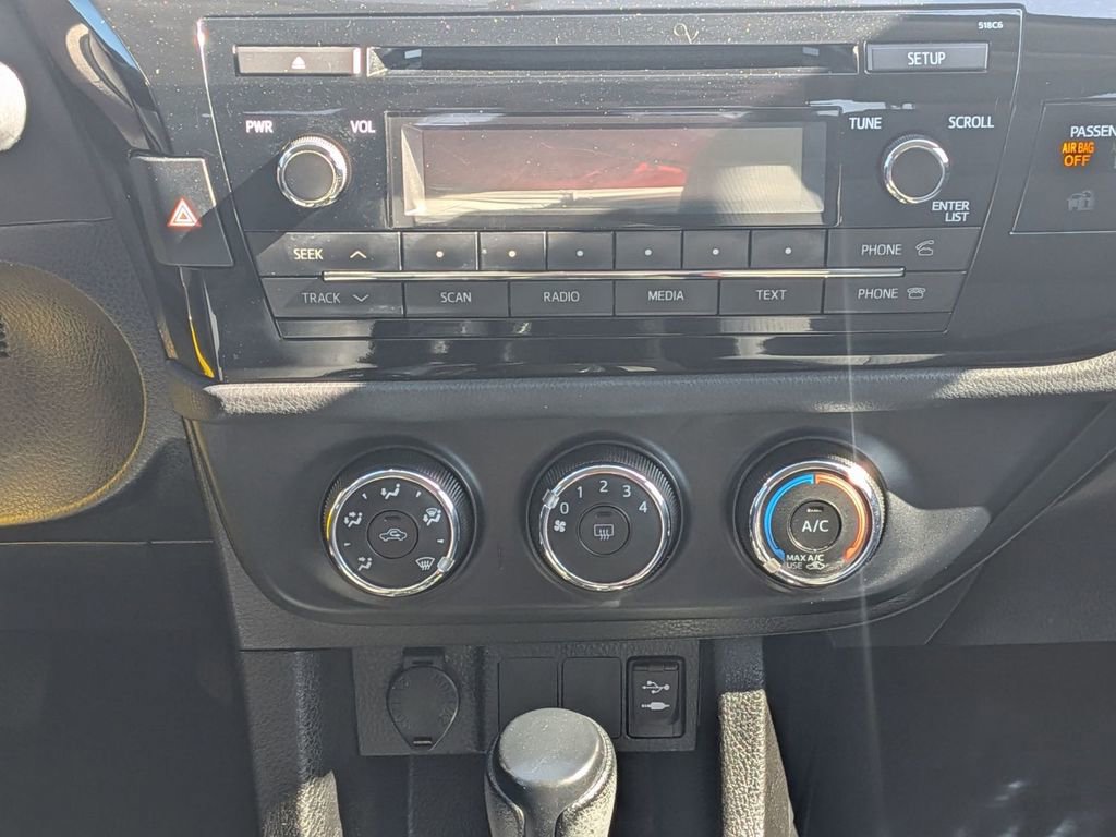 Used 2014 Toyota Corolla L FWD image 25