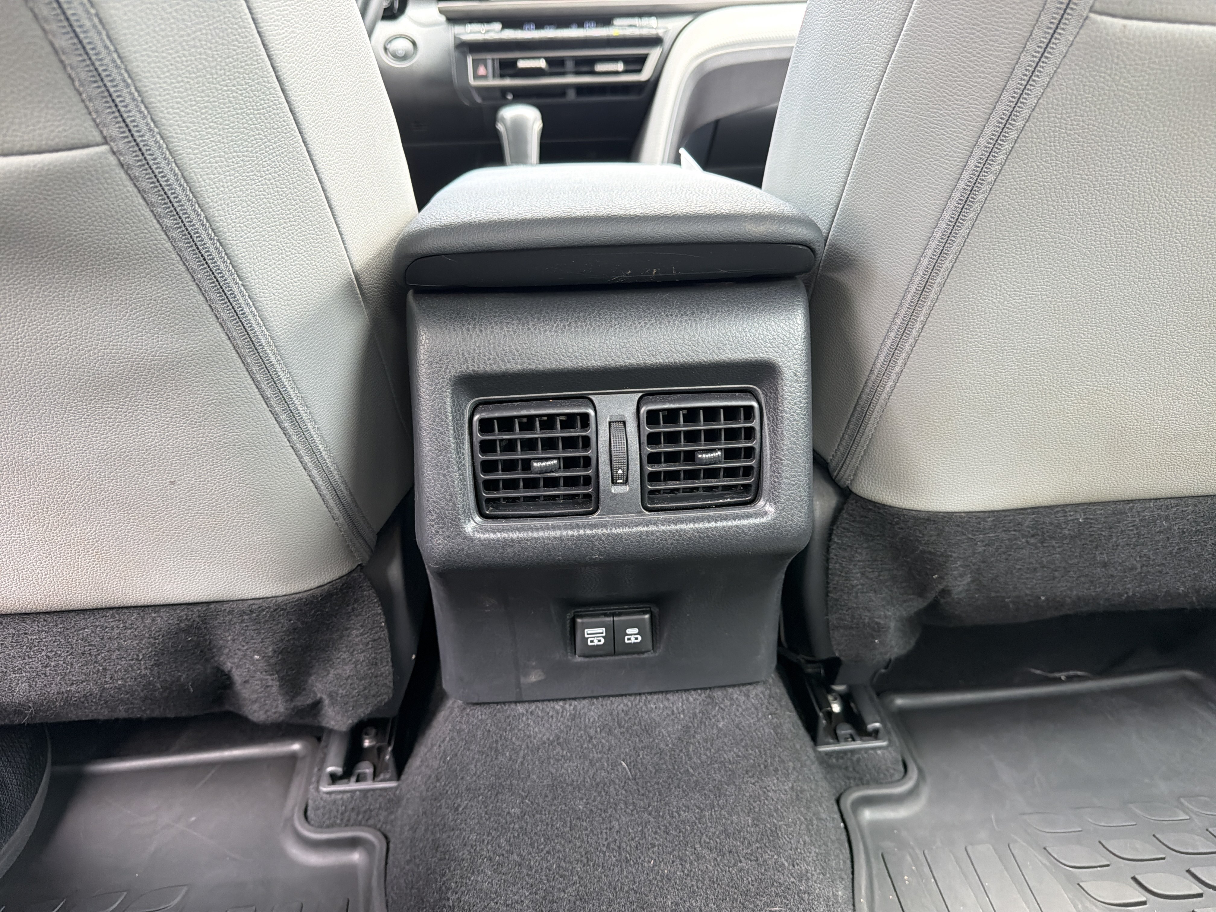 Used 2025 Toyota Camry SE FWD image 28