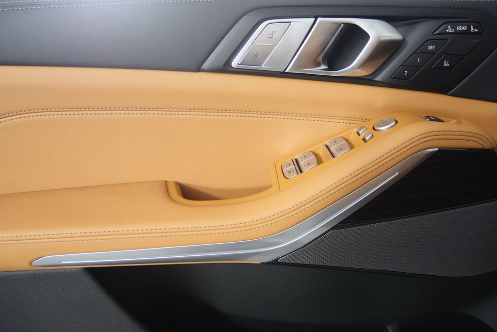 Used 2026 BMW X7 xDrive40i w/ Premium Package image 8