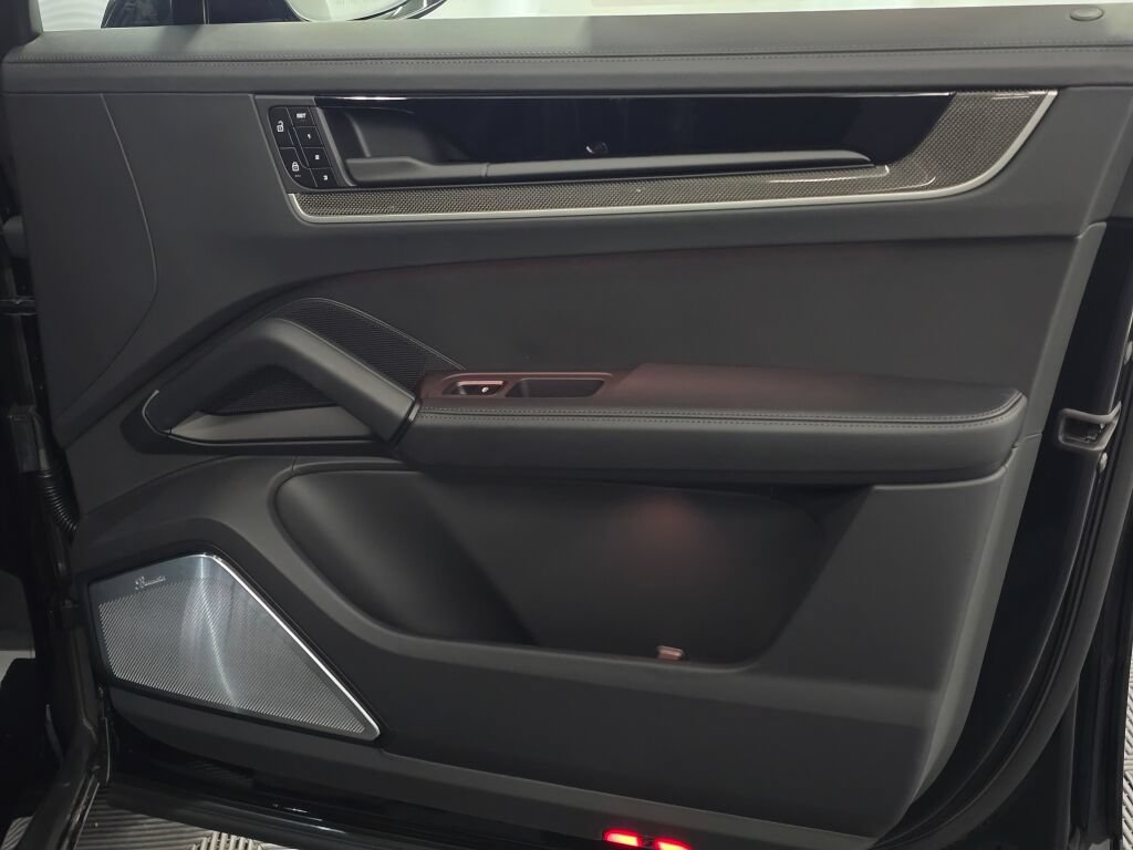 New 2026 Porsche Cayenne Turbo AWD/4WD image 28