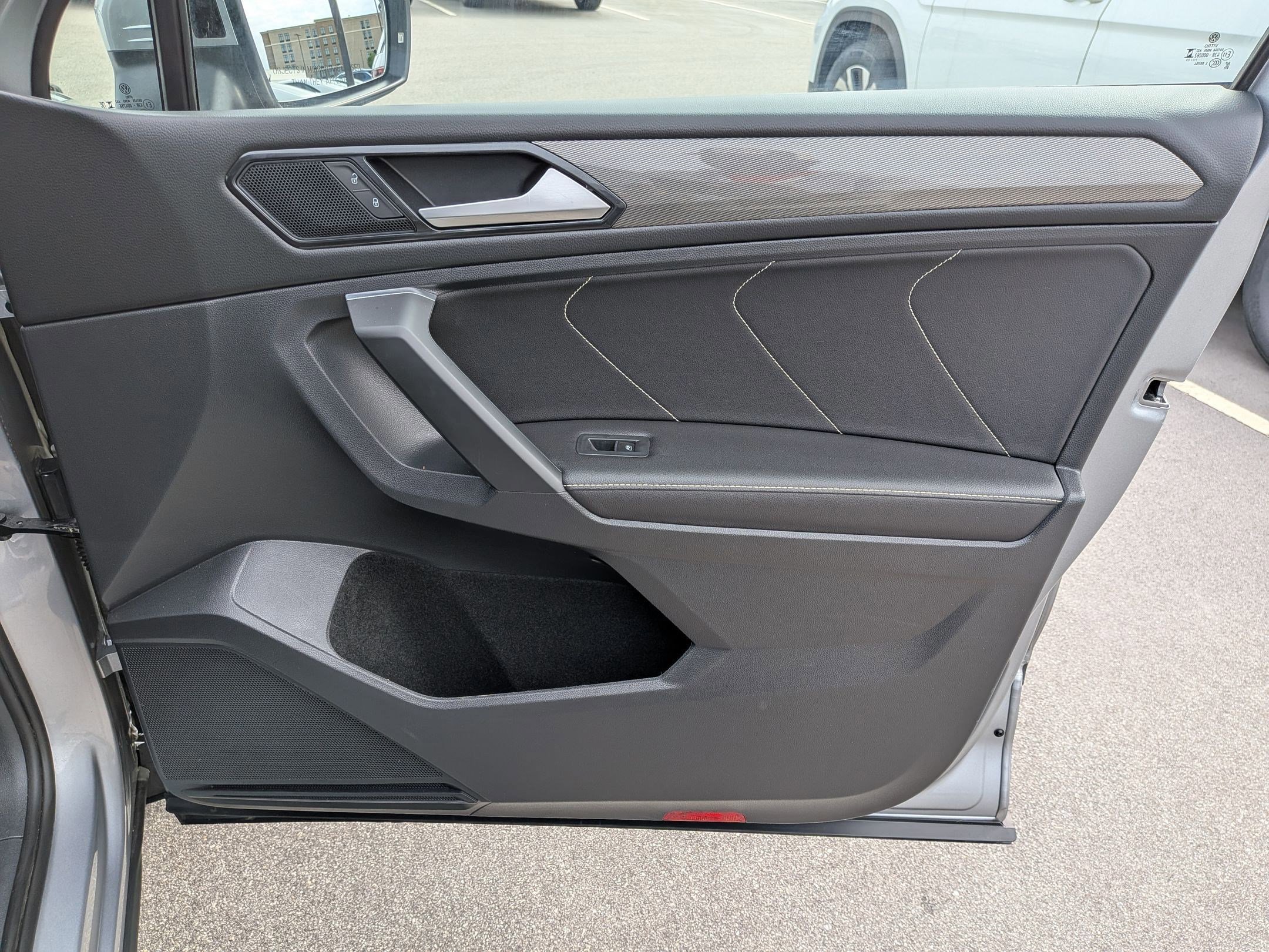 Used 2023 Volkswagen Tiguan SE FWD image 34