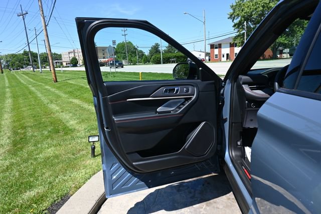 Used 2025 Ford Explorer ST AWD/4WD image 28