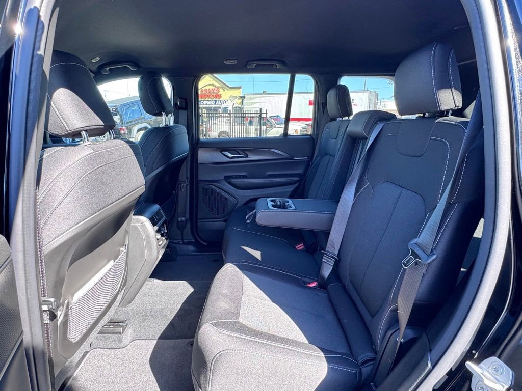 New 2026 Jeep Grand Cherokee Laredo AWD/4WD image 15